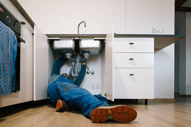 Professional Leak Detection technician working in Grandview, MO